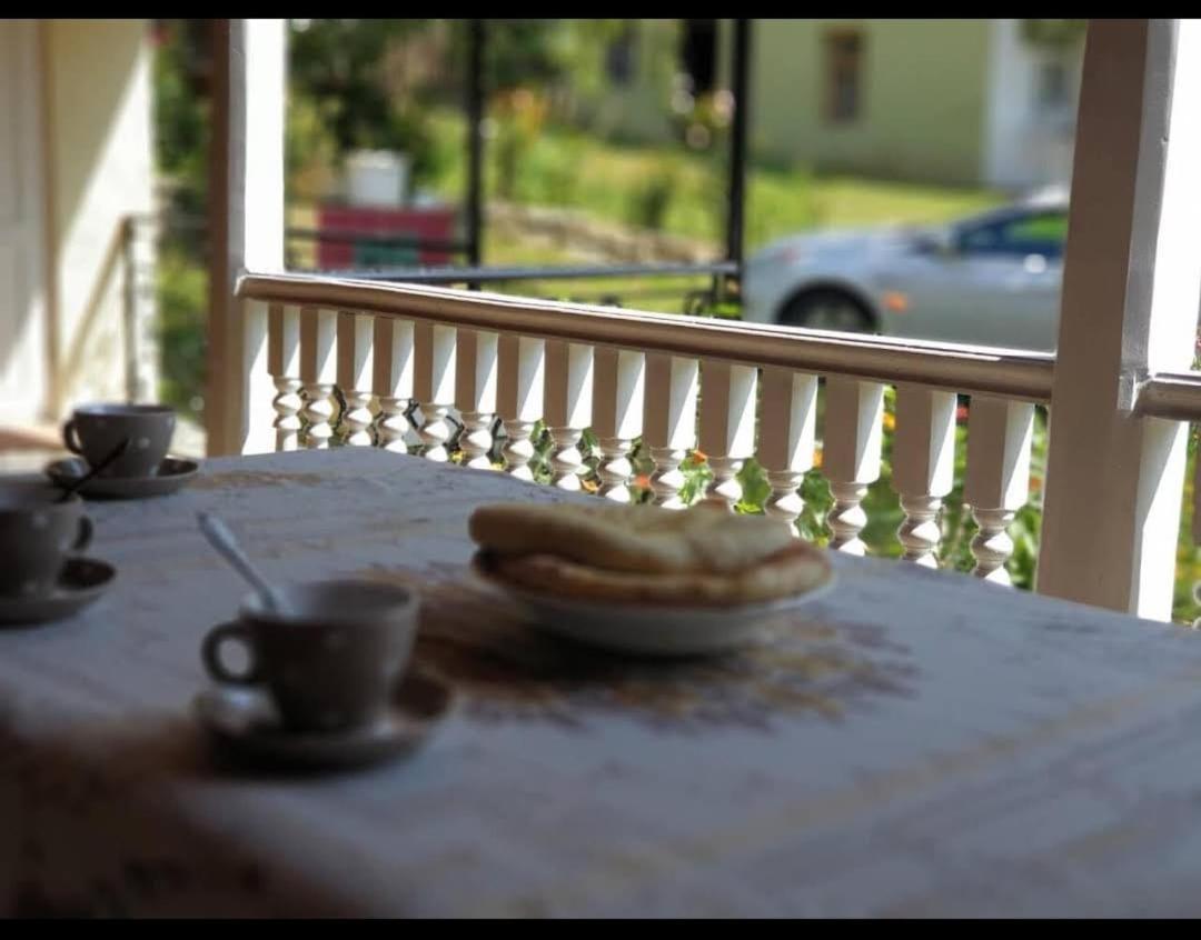 Guest House Lailashi Surmushi Exterior photo